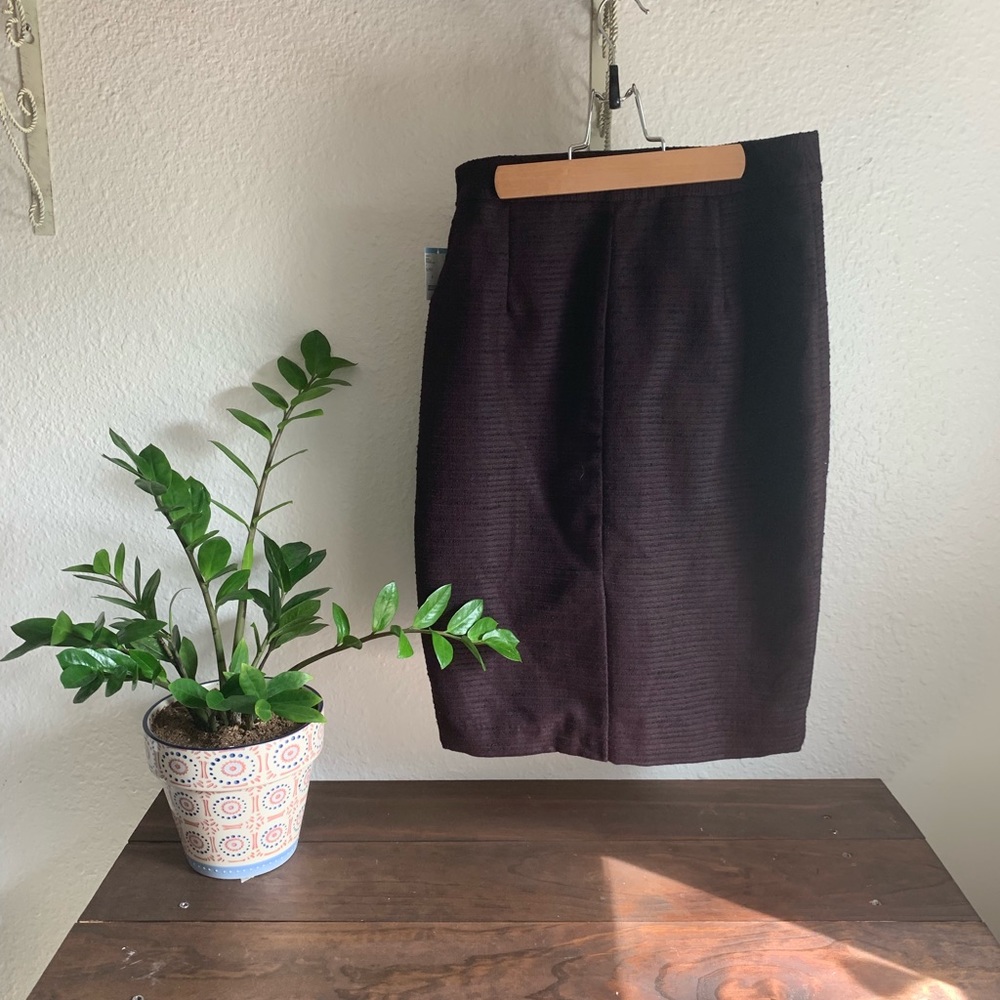 Simply styled purple pencil skirt